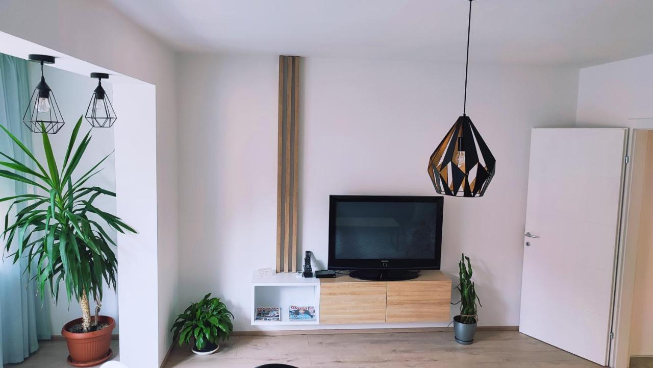 Апартаменти Apartman Lena Тузла Екстер'єр фото